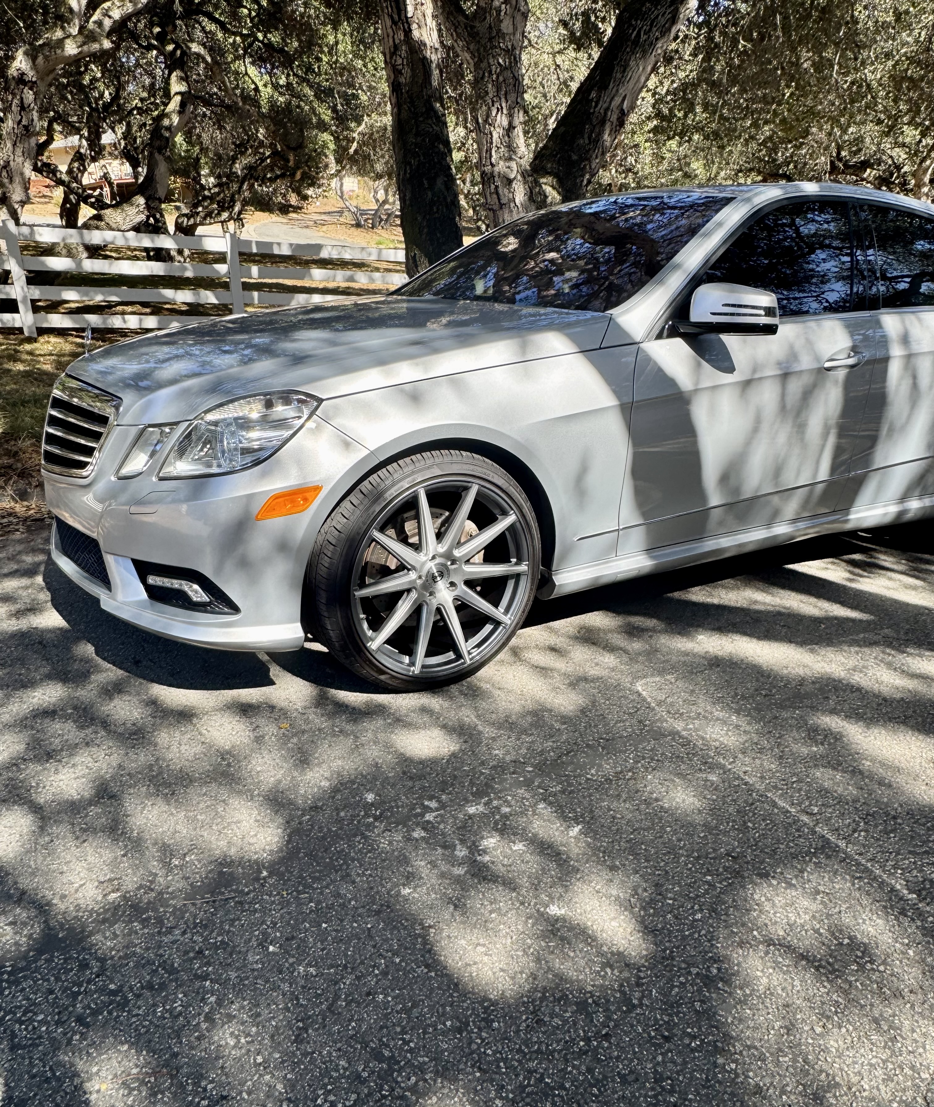 Used 2011 Mercedes-Benz E 550 Sedan image 28