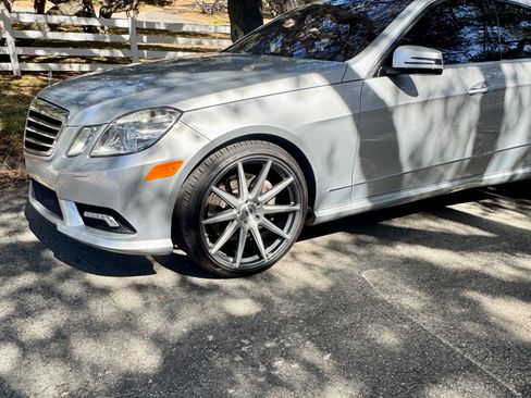Used 2011 Mercedes-Benz E 550 Sedan image 28