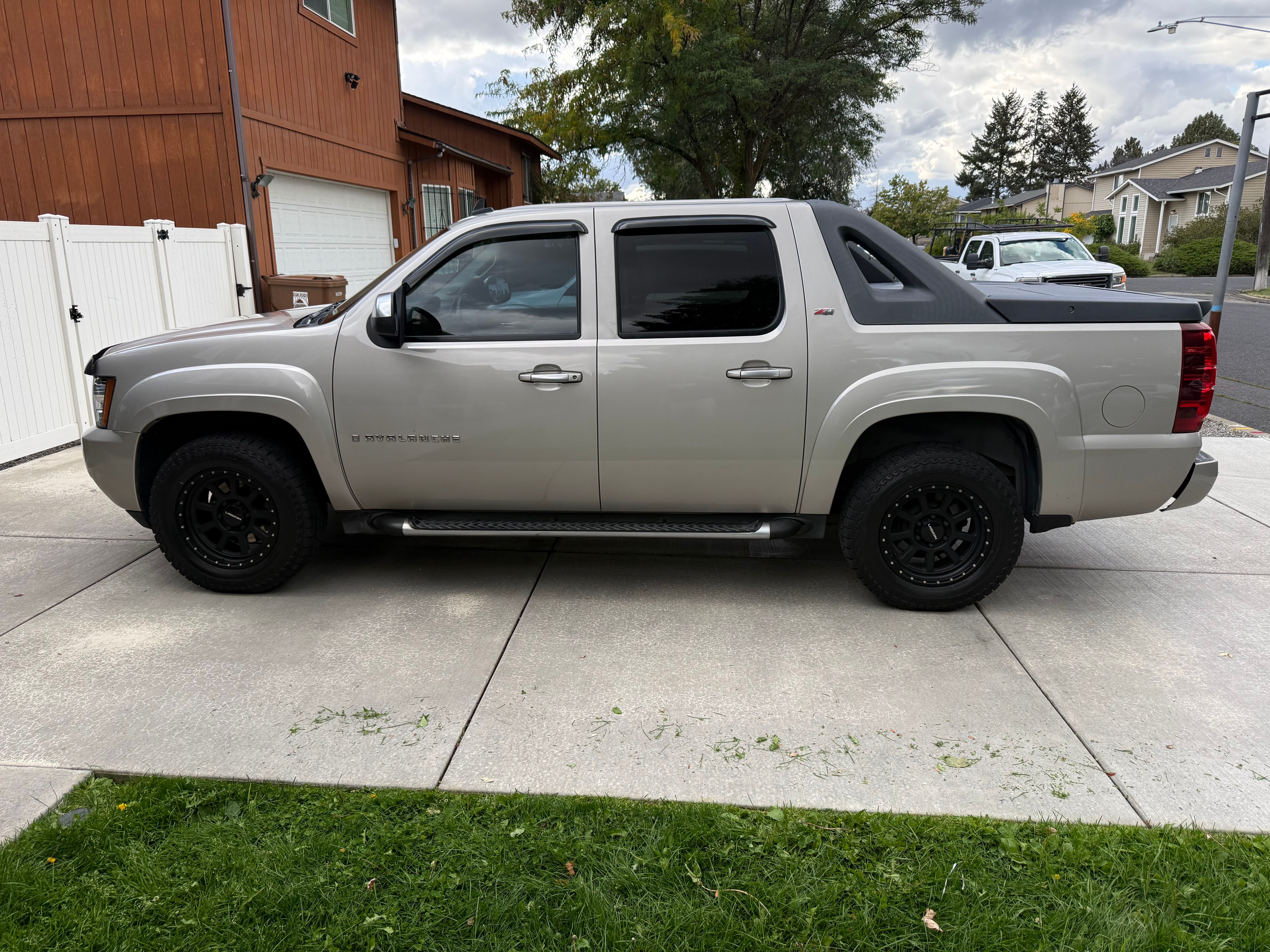Used 2007 Chevrolet Avalanche LT w/ LT Preferred Equipment Group AWD/4WD image 1