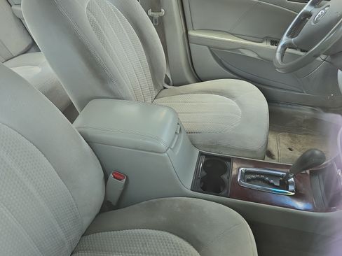 Used 2009 Buick Lucerne CX image 6