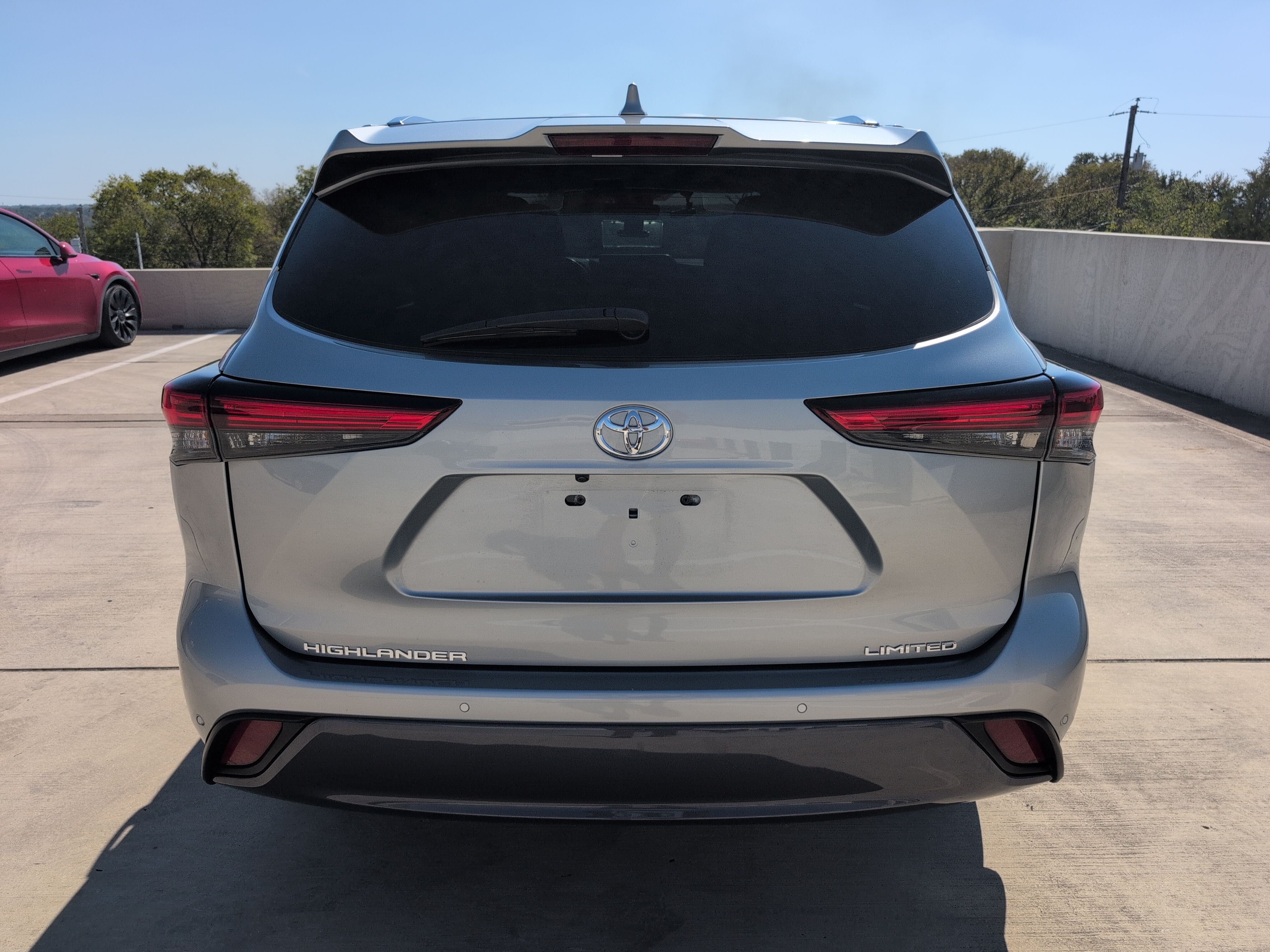 Used 2023 Toyota Highlander Limited FWD image 11