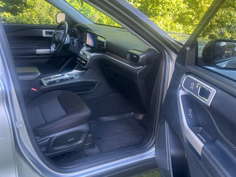 Used 2022 Ford Explorer XLT RWD image 9