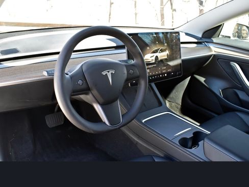 Used 2023 Tesla Model 3 Standard Range RWD image 1