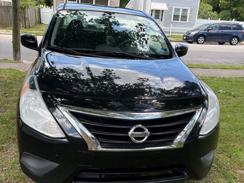 Used 2017 Nissan Versa S FWD image 2