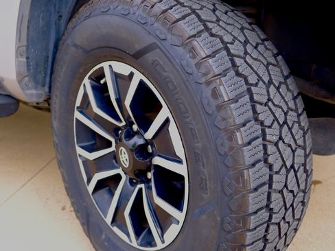 Used 2020 Toyota Tacoma TRD Sport w/ TRD Premium Sport Package image 8