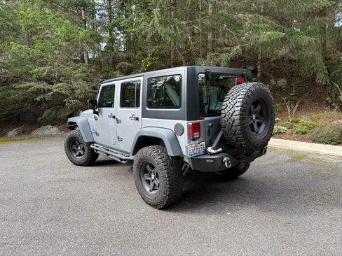 Used 2013 Jeep Wrangler Unlimited Sport AWD/4WD image 10
