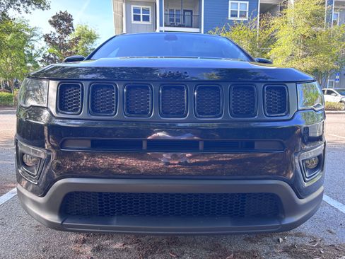 Used 2021 Jeep Compass Latitude image 2