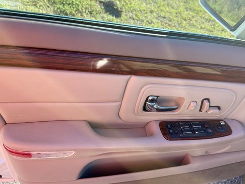 Used 1999 Cadillac De Ville Sedan w/ Comfort/Convenience Pkg image 6