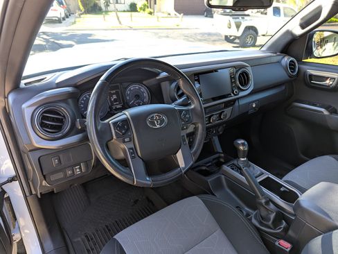 Used 2023 Toyota Tacoma TRD Sport w/ Black Out Package (TMS) image 10