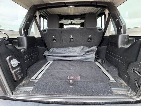 Used 2018 Jeep Wrangler Unlimited Rubicon image 10