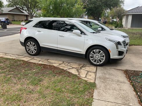 Used 2017 Cadillac XT5 Premium Luxury image 1