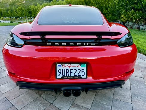 Used 2018 Porsche 718 Cayman GTS RWD image 2