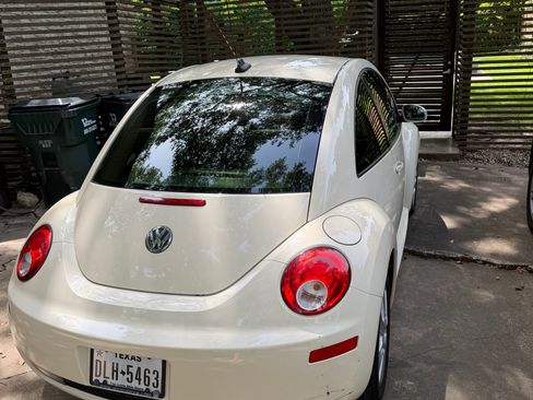 Used 2009 Volkswagen Beetle Coupe FWD image 8