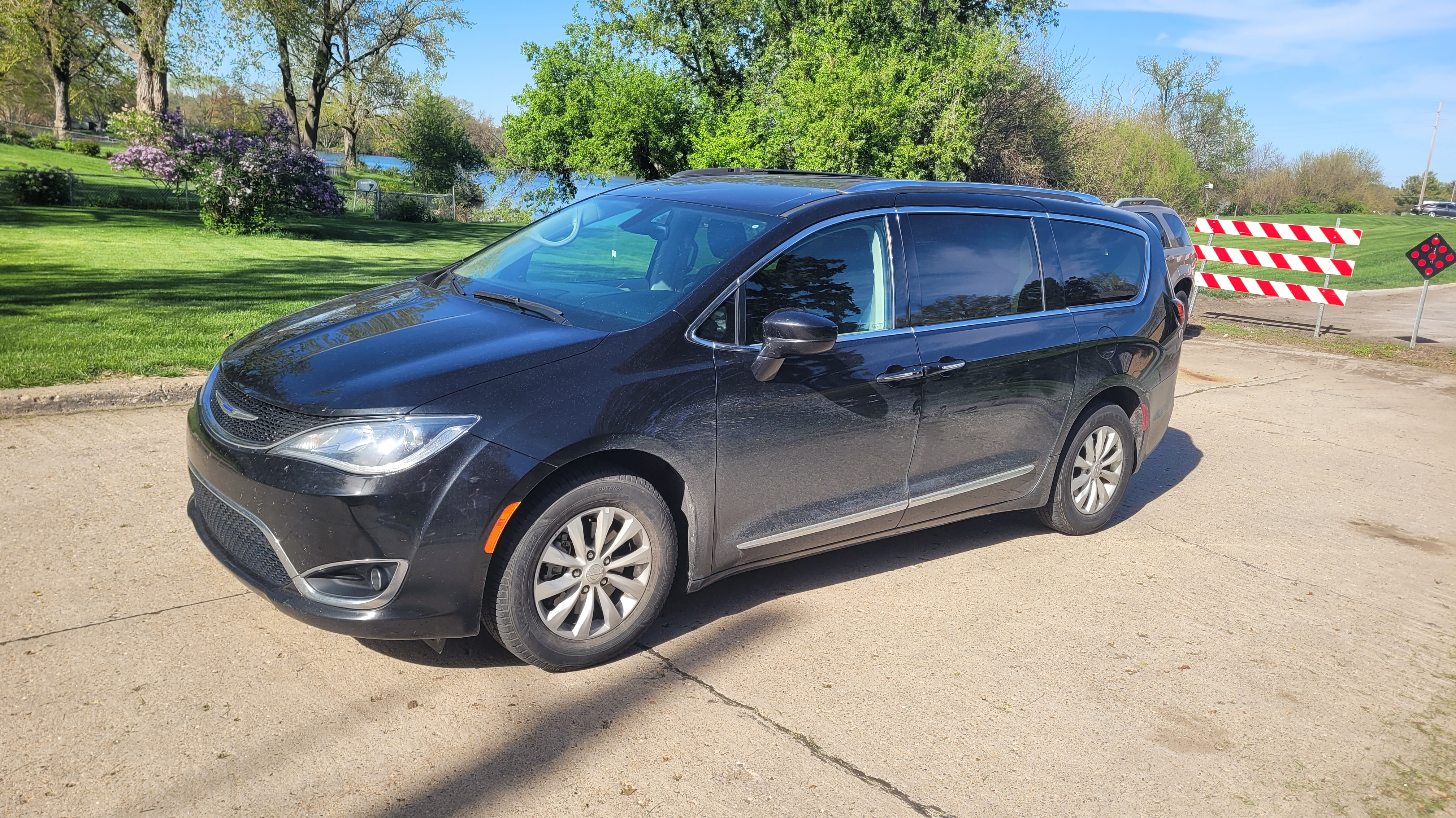 Used 2019 Chrysler Pacifica Touring-L FWD image 5