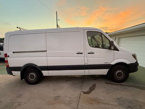 Used 2015 Mercedes-Benz Sprinter 2500 image 4