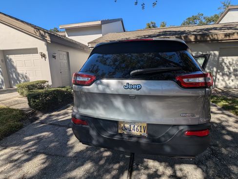 Used 2016 Jeep Cherokee Latitude w/ Cold Weather Group image 4