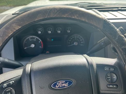 Used 2011 Ford F250 XLT w/ XLT Interior Pkg image 10