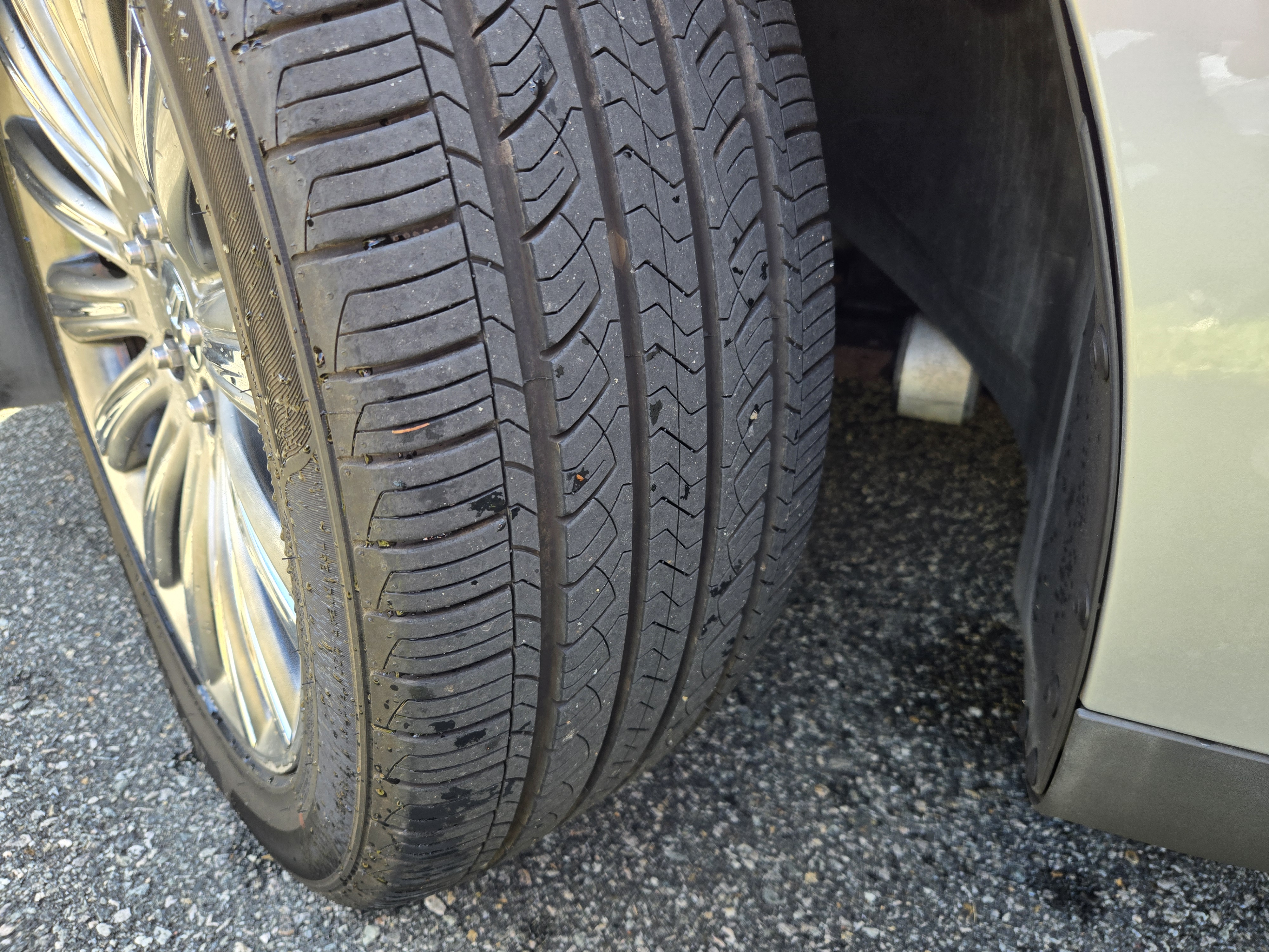 Used 2013 Lincoln MKS AWD image 30