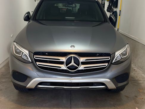 Used 2018 Mercedes-Benz GLC 300 4MATIC image 2