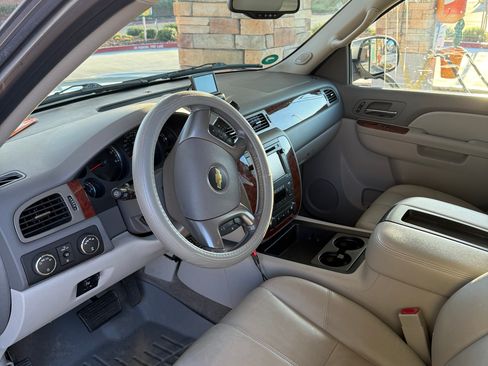 Used 2013 Chevrolet Suburban 2500 LT image 10