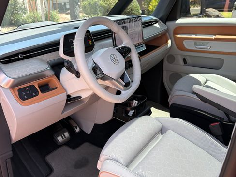 Used 2025 Volkswagen ID. Buzz 1st Edition AWD/4WD image 11