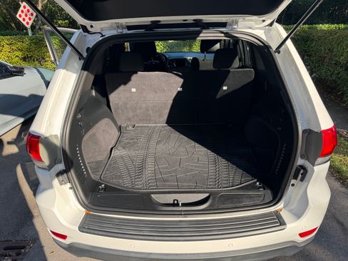 Used 2018 Jeep Grand Cherokee Laredo image 11