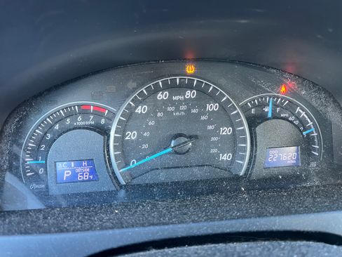 Used 2013 Toyota Camry LE image 10