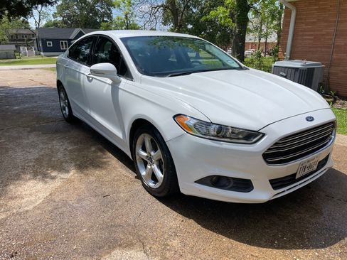 Used 2015 Ford Fusion SE w/ Equipment Group 201A image 5