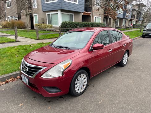 Used 2018 Nissan Versa SV image 1