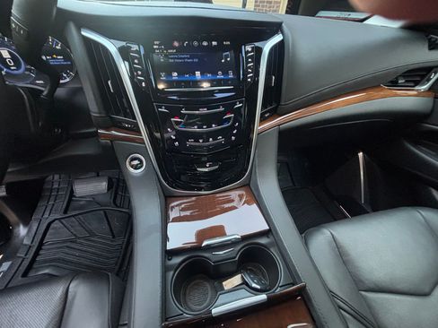Used 2020 Cadillac Escalade Luxury image 9
