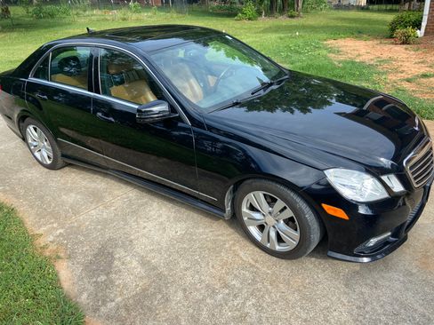 Used 2011 Mercedes-Benz E 350 4MATIC Sedan image 2