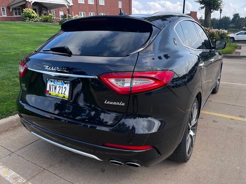 Used 2017 Maserati Levante S AWD/4WD image 4