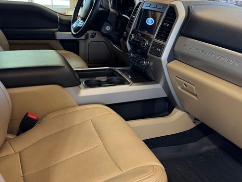 Used 2020 Ford F350 Lariat w/ Lariat Value Package AWD/4WD image 13