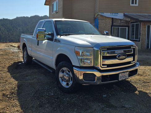 Used 2011 Ford F250 XLT image 1