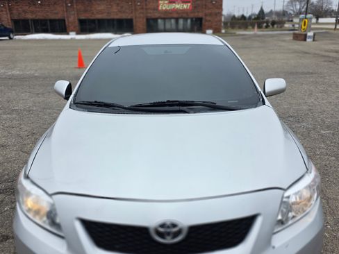 Used 2010 Toyota Corolla LE image 2