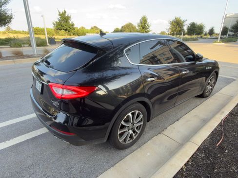Used 2018 Maserati Levante AWD/4WD image 21