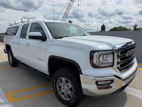 Used 2019 GMC Sierra 1500 SLE w/ SLE Value Package AWD/4WD image 4