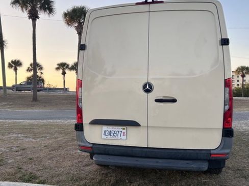 Used 2021 Mercedes-Benz Sprinter 2500 image 5
