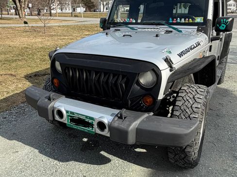 Used 2008 Jeep Wrangler Unlimited Sahara w/ Dual Top Group image 15