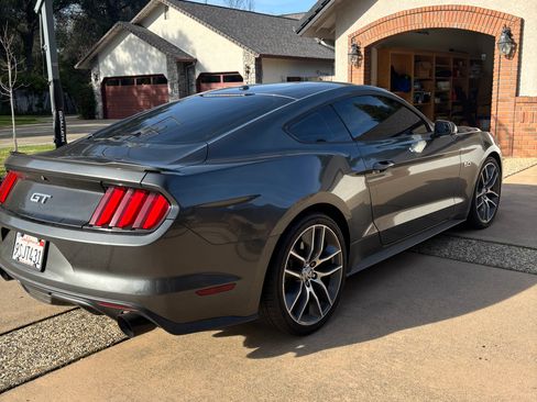 Used 2017 Ford Mustang GT Premium image 5