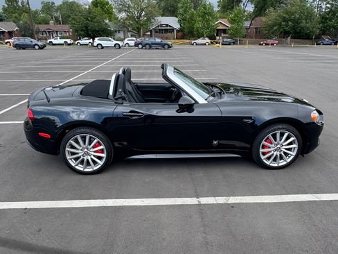 Used 2020 FIAT 124 Spider Lusso w/ Convenience Group RWD image 17