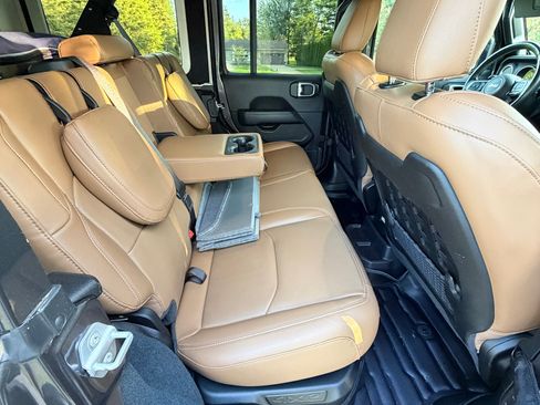 Used 2022 Jeep Wrangler Unlimited Rubicon 4xe w/ Steel Bumper Group AWD/4WD image 15