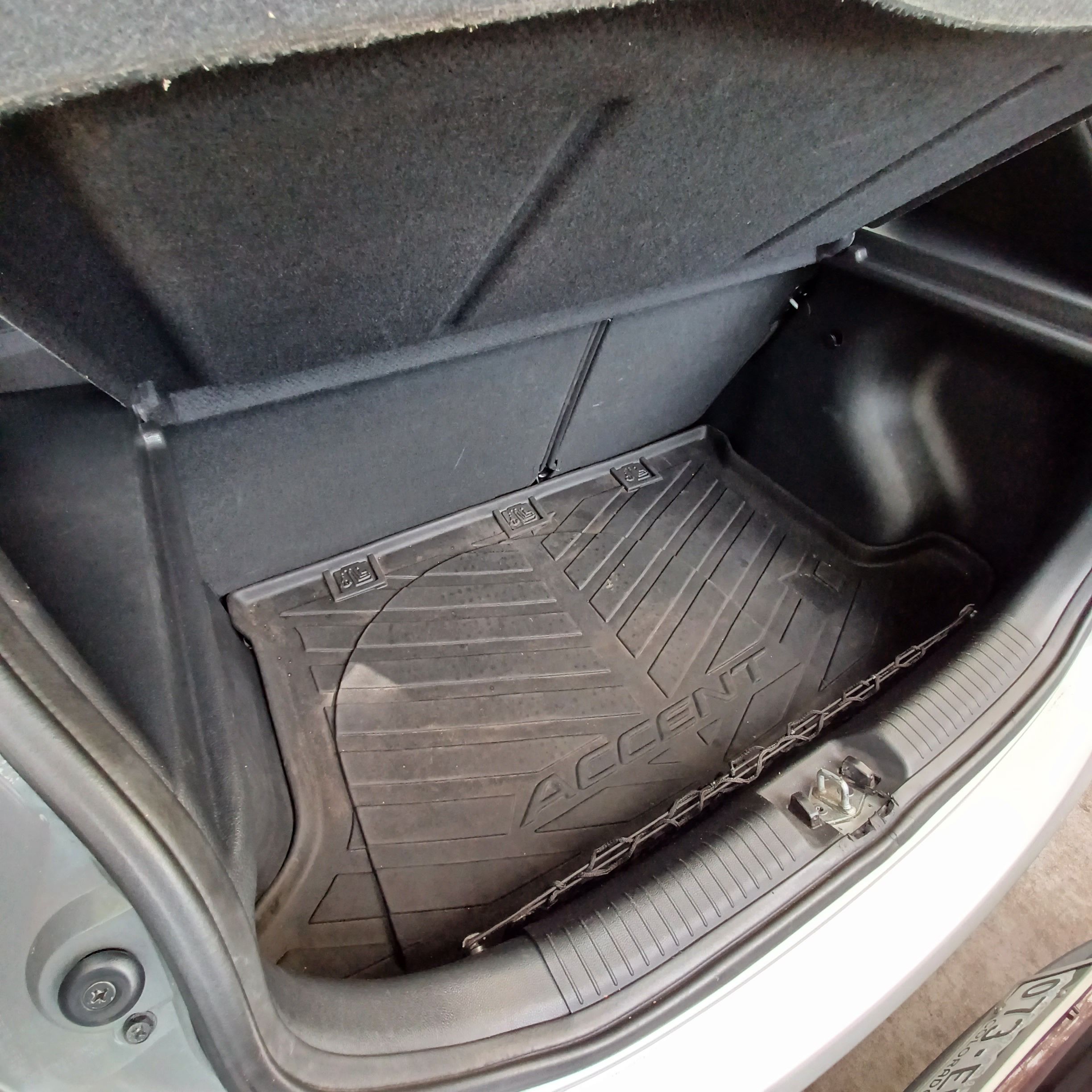 Used 2013 Hyundai Accent SE FWD image 9