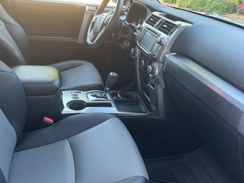 Used 2016 Toyota 4Runner SR5 Premium RWD image 11