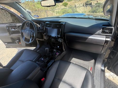Used 2020 Toyota 4Runner TRD Off-Road Premium w/ Moonroof Package AWD/4WD image 31