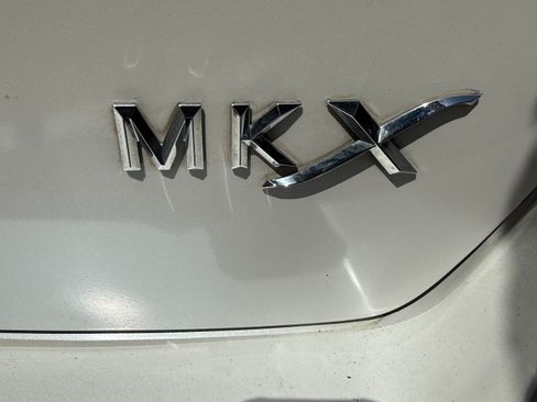 Used 2011 Lincoln MKX 2WD w/ Wood Pkg image 9