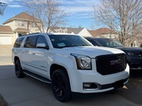 Used 2020 GMC Yukon XL SLT w/ Premium Edition image 1
