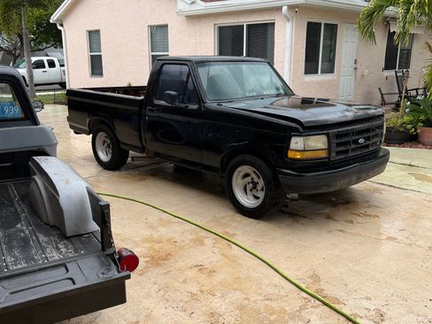 Used 1993 Ford F150 Lightning image 1