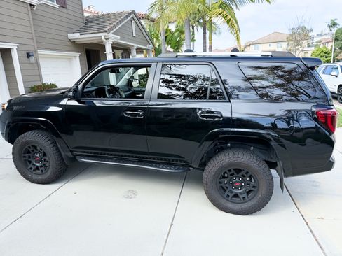 Used 2017 Toyota 4Runner TRD Off-Road Premium image 2