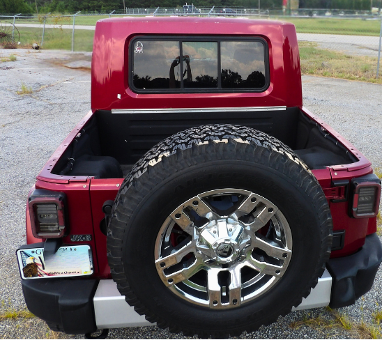 Used 2012 Jeep Wrangler Unlimited Sahara AWD/4WD image 10